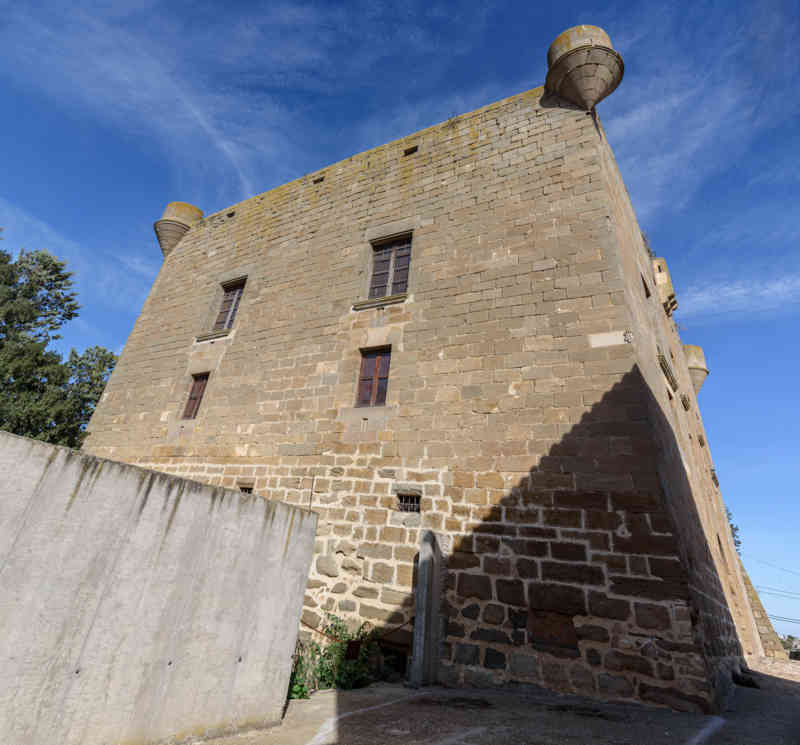 Lleida - Montclar 08 - castillo de Montclar.jpg